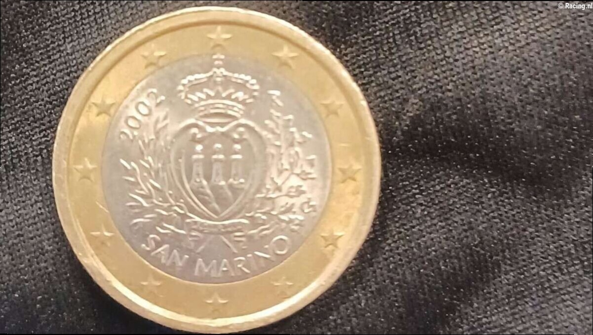 Man vindt bijzondere munt van 1 euro tussen zijn wisselgeld bij tankstation: 'Een echte gelukstreffer'