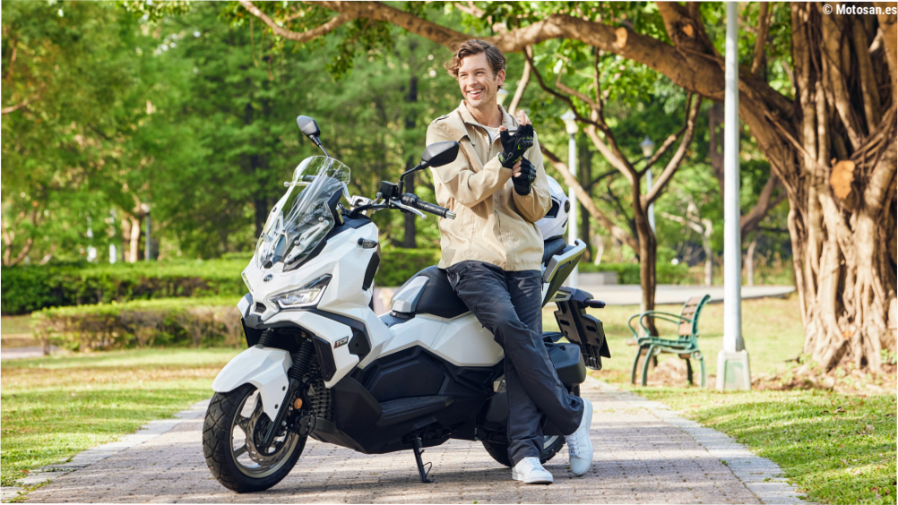 Un nuevo scooter crossover con tecnología avanzada y espíritu aventurero