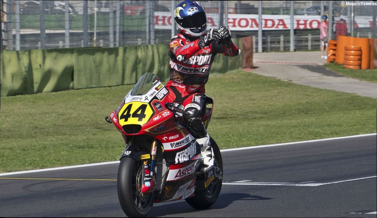 Milan Pawelec arrasa en Misano para cerrar un 2026 perfecto en el Europeo de Moto2