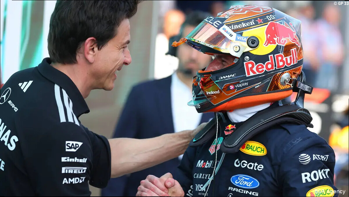 Christian Horner dropt bom op F1-paddock: 'Max Verstappen zou George Russell vervangen bij Mercedes'