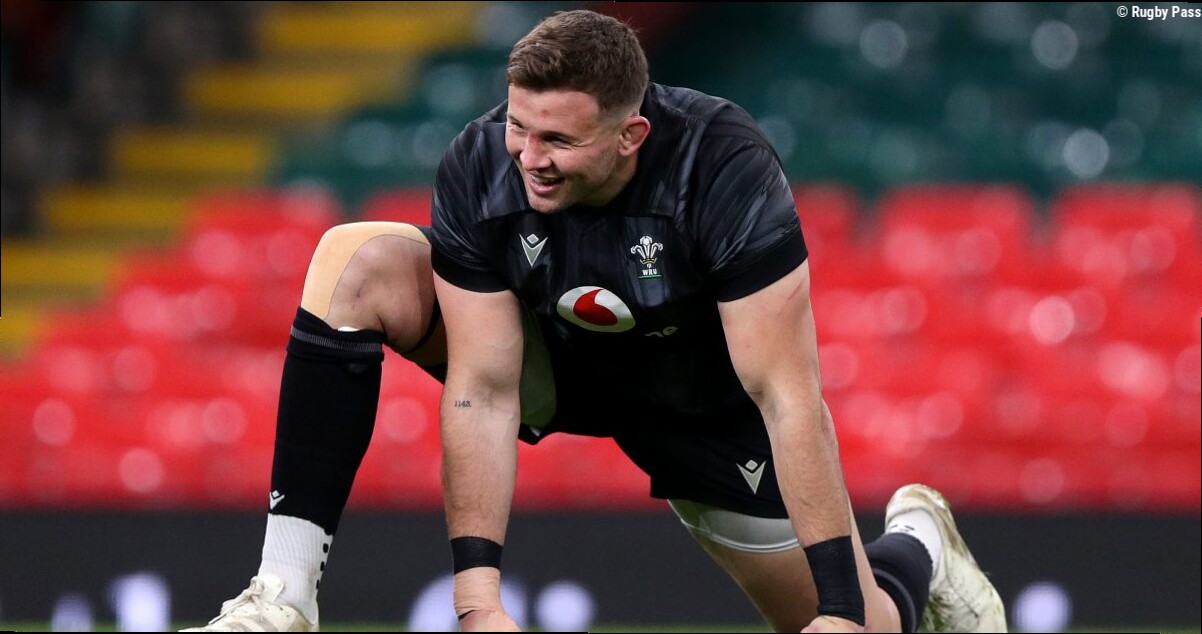 Elliot Dee minus for Wales, A+ for Dragons