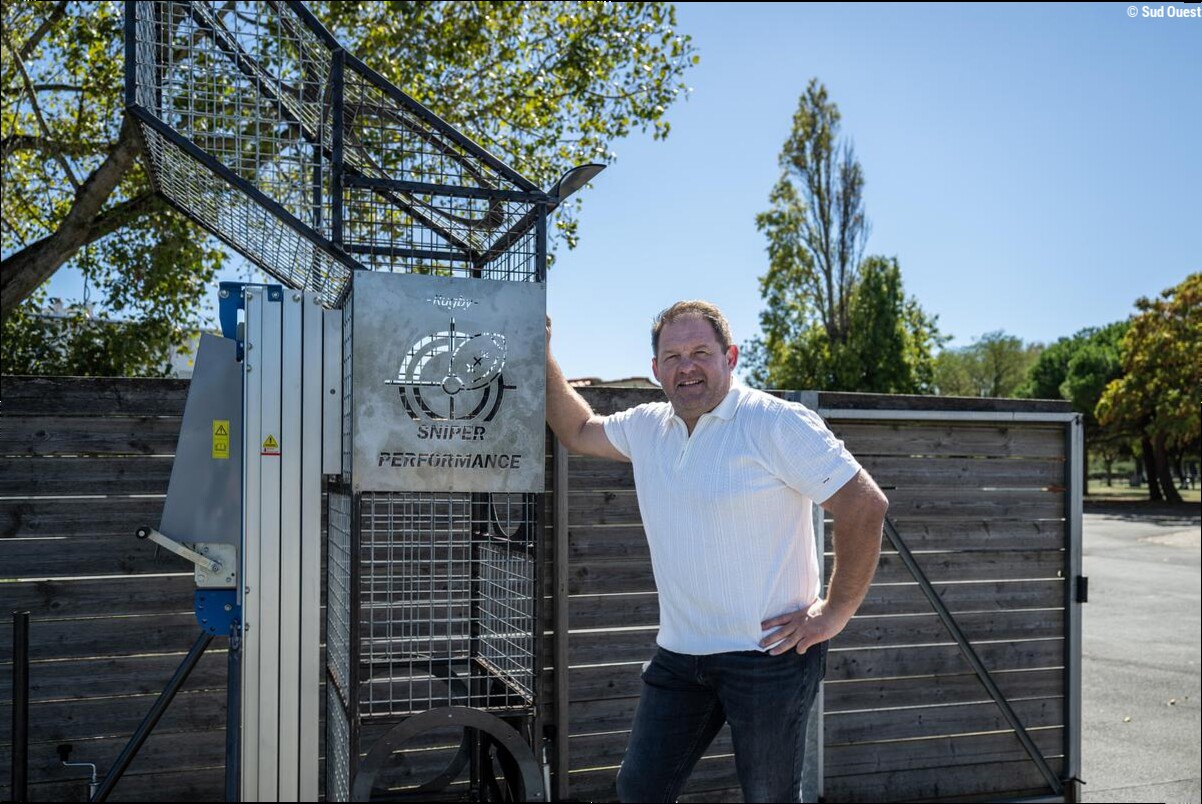 En France, « il y a des carences sur le poste de talonneur, sur le lancer », alors l'entraîneur de rugby rochelais Laurent Al