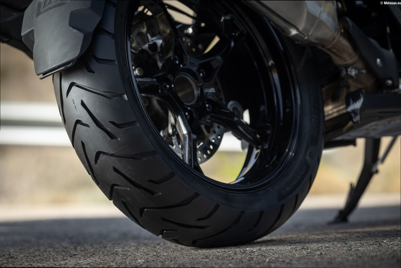 Bridgestone presenta el nuevo BATTLAX A42: un 25 % más de duración y mejor agarre en lluvia