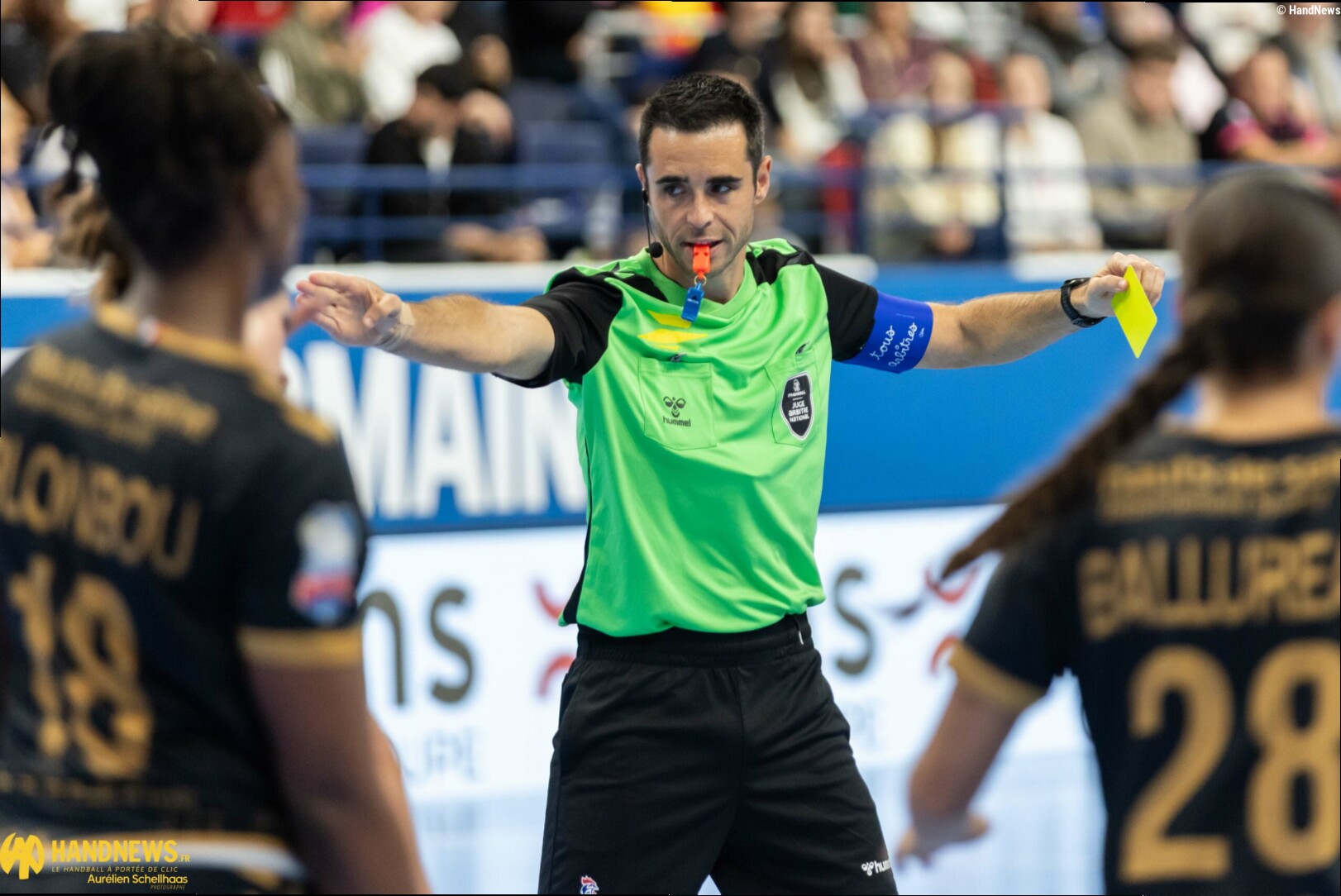 IHF | L'IHF poursuit son expérimentation de l'arbitrage à trois