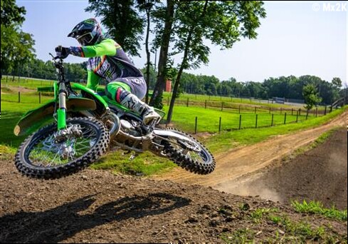 Kawasaki KX327 et KX327X 2027 : les tarifs français désormais connus