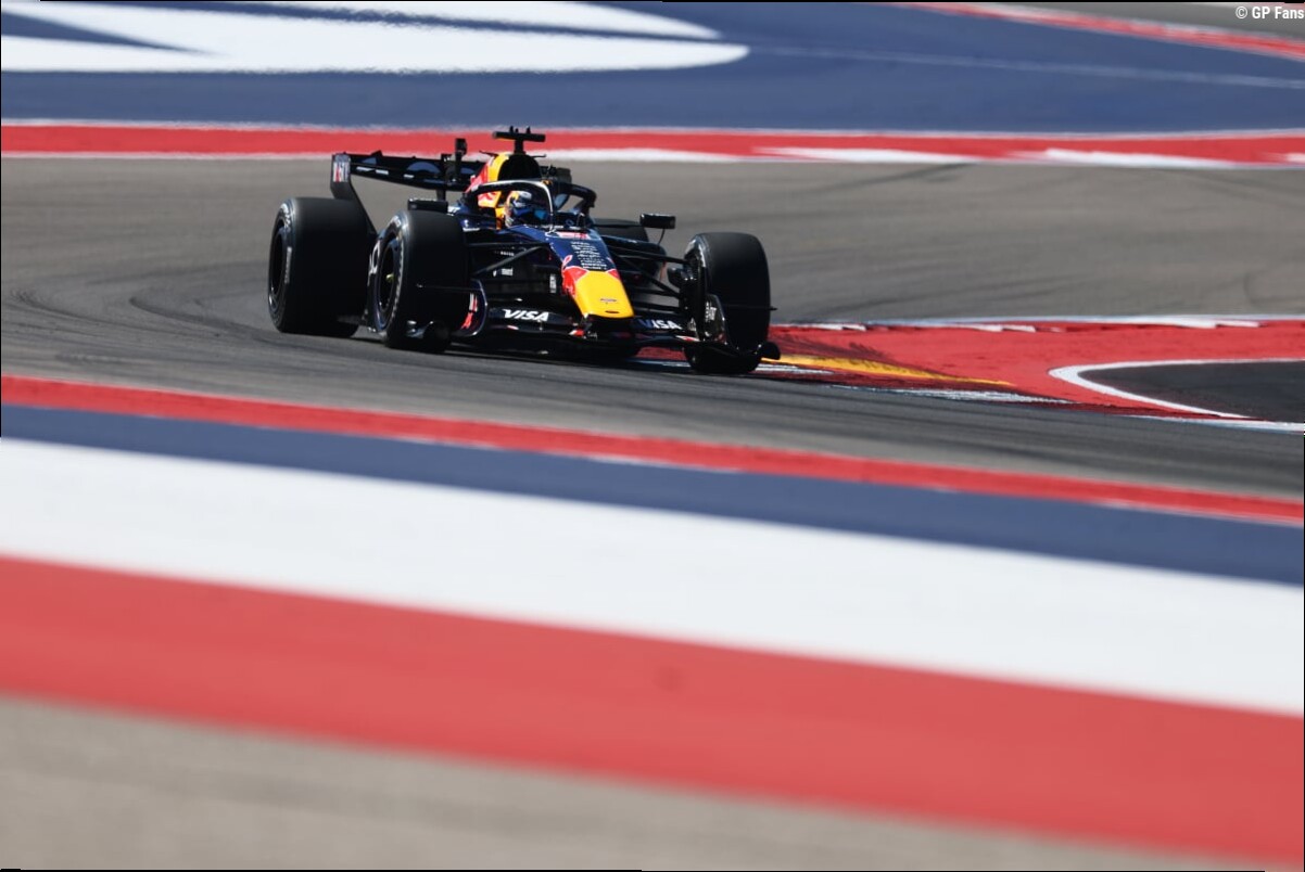 Verstappen woest op strategie Red Bull en reageert sarcastisch: "Bedankt, jongens!"