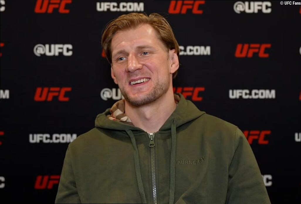 Infiltré parmi les journalistes à l'UFC 333, Alexander Volkov affirme que Dana White ne l'a pas reconnu