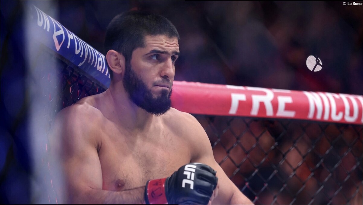 Islam Makhachev soutenu par un champion de l'UFC